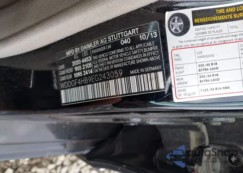 2014 Mercedes-Benz C 250 Sport z USA, uszkodzony, nr VIN WDDGF4HB9EG243059